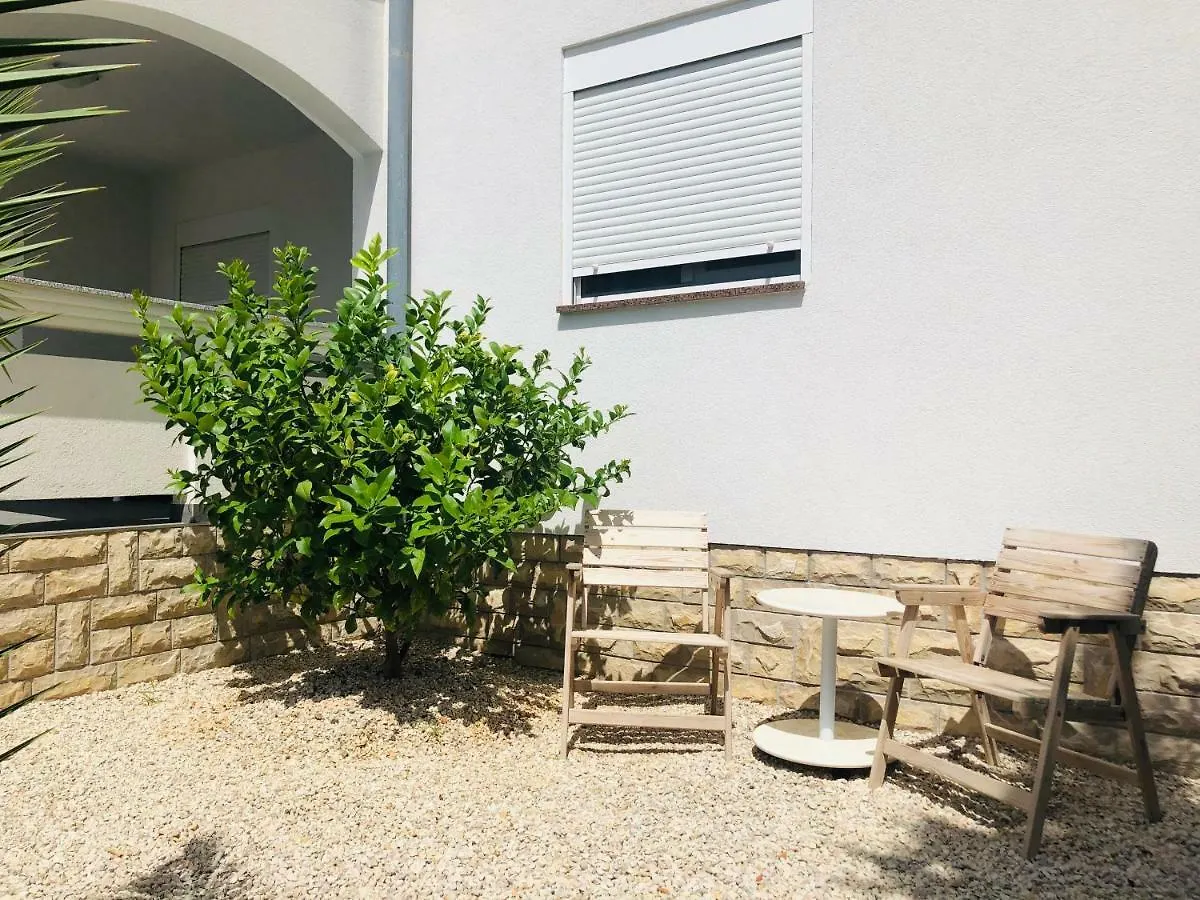 Vir Holidays Appartement