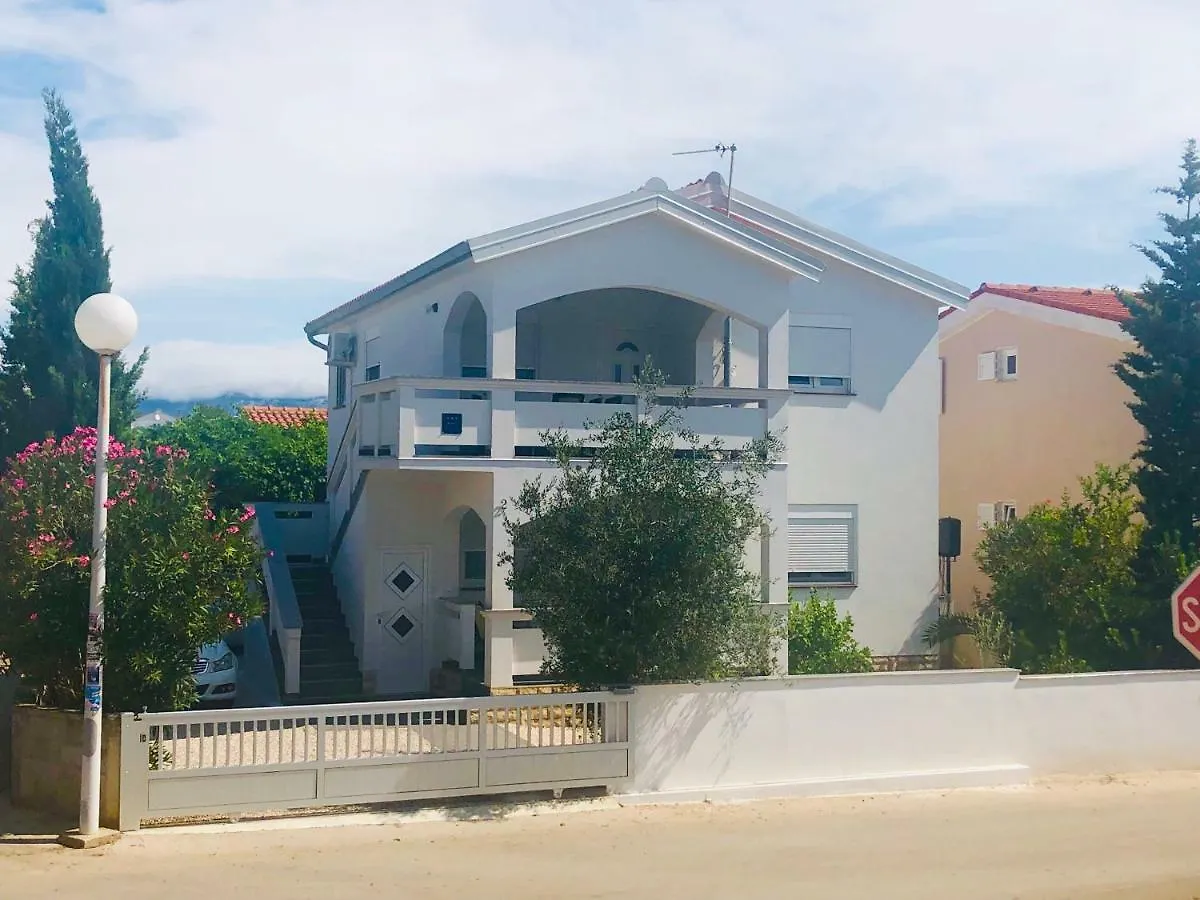 Appartement Vir Holidays Kroatië