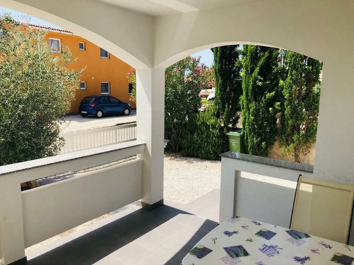 Vir Holidays 0*,  Kroatië